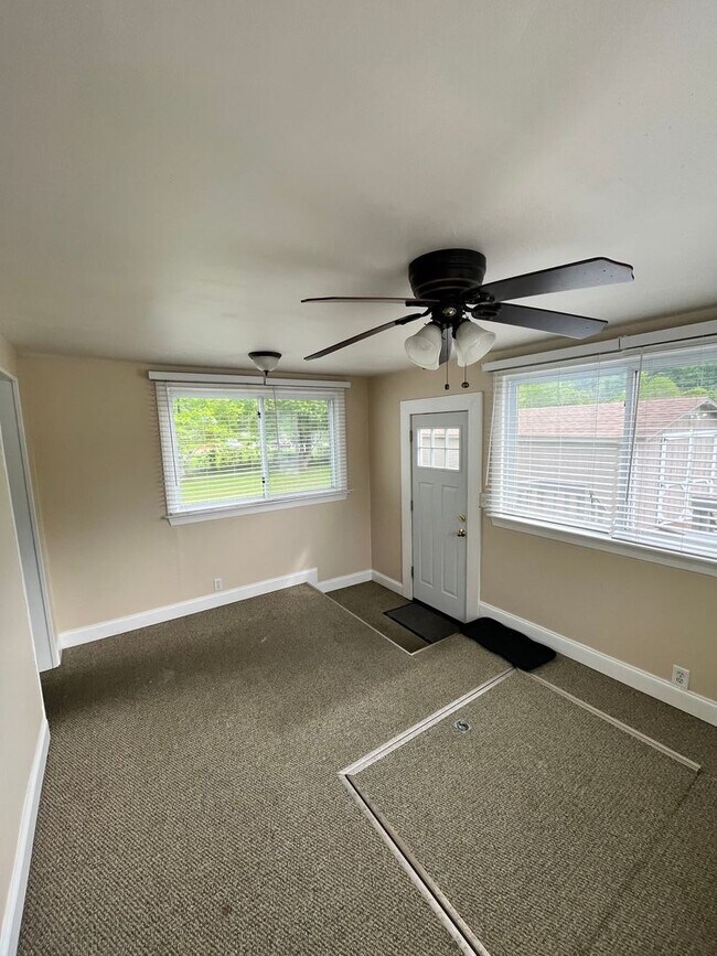 Building Photo - Welcome to 1826 Otts Chapel Road!