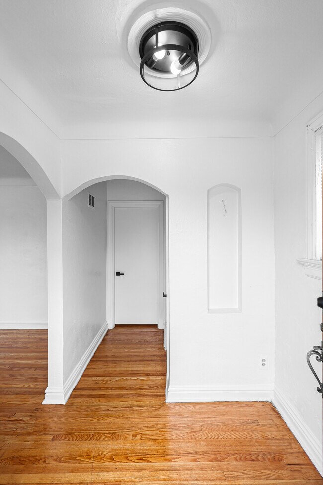 Building Photo - 6026 N Pointe Blvd