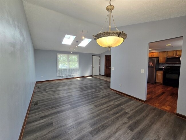 Building Photo - 237 Countess Dr