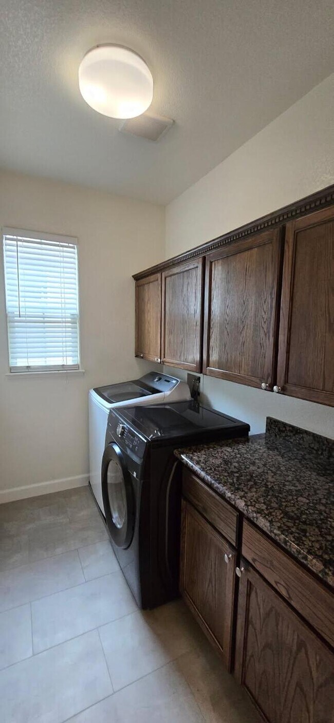 Building Photo - Welcome to this charming Lathrop home offering 4 bedrooms and 3 Baths 2 Car Garage!