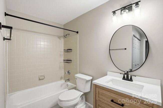 Building Photo - 2500 Cranbrook Ln