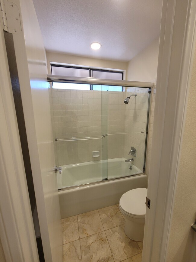 Building Photo - 462 Avenida Adobe