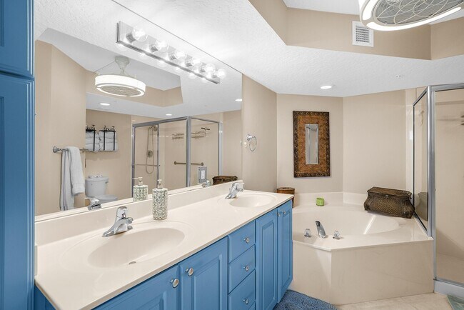 Building Photo - 5049 N Hwy A1A