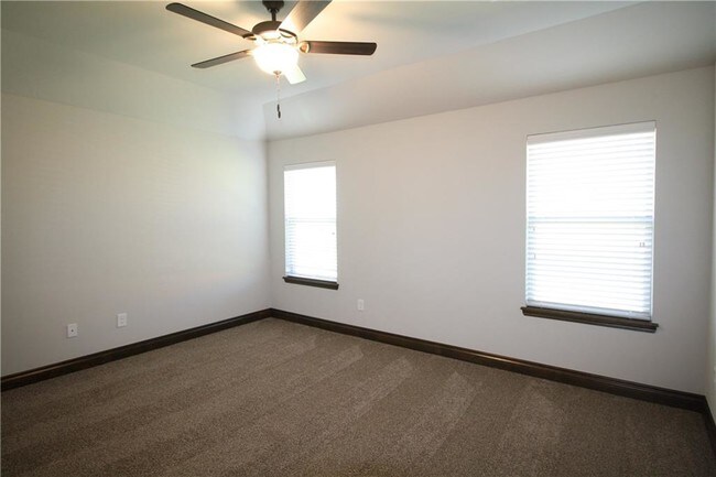 Building Photo - 13924 Northwood Village Dr