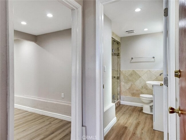 Building Photo - 985 1/2 Dexter Street Unit