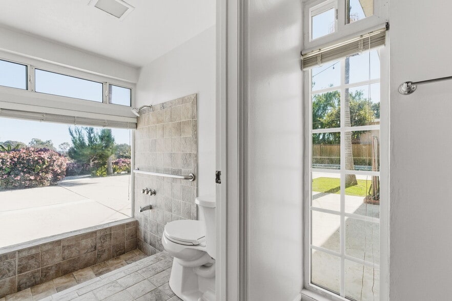 Building Photo - 8335 Sugarman Dr