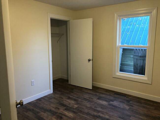 Building Photo - 106 Messer St