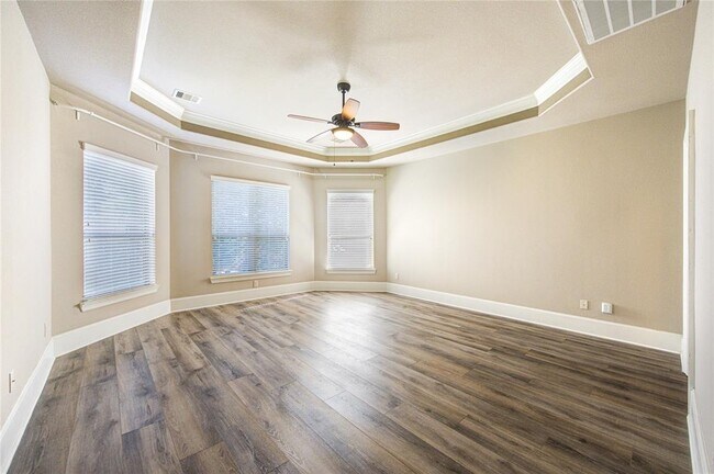 Building Photo - 611 Whitney Oaks Ln