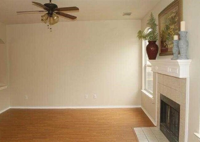Building Photo - 8904 Glen Canyon Dr