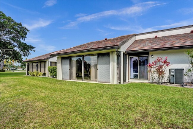 Building Photo - 5646 Parkwalk Cir E