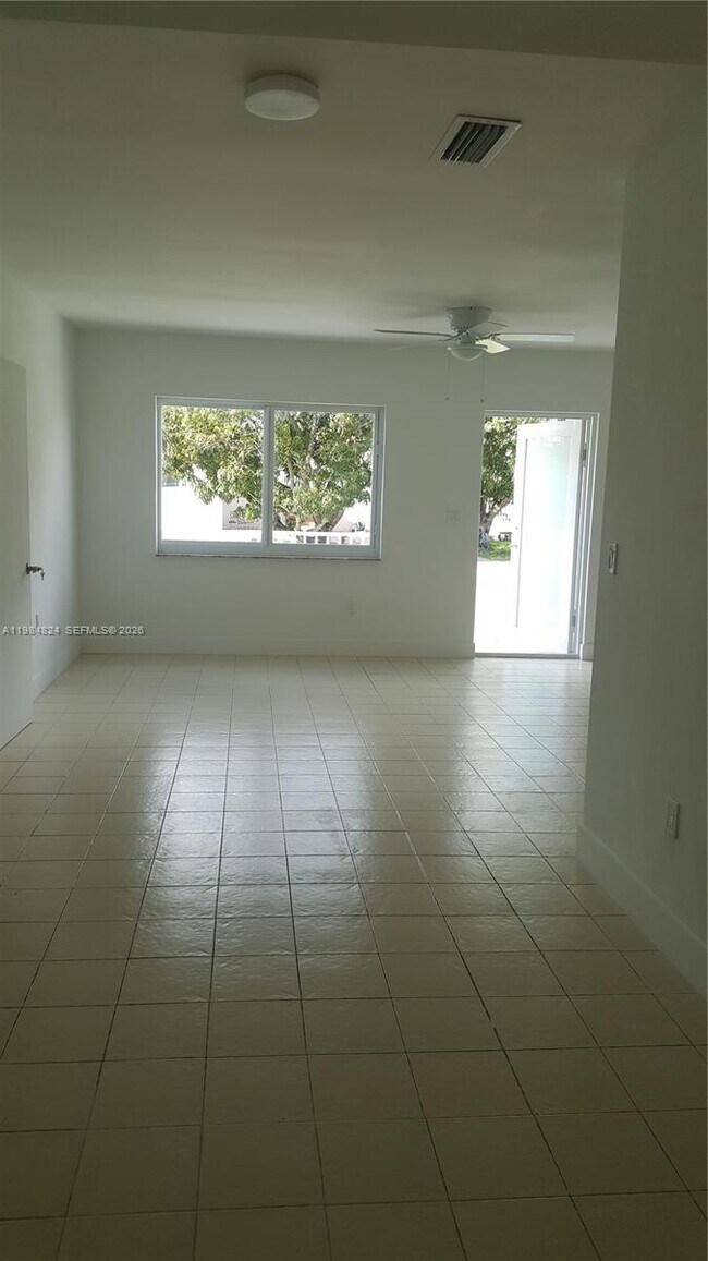 Building Photo - 6300 SW 21st St