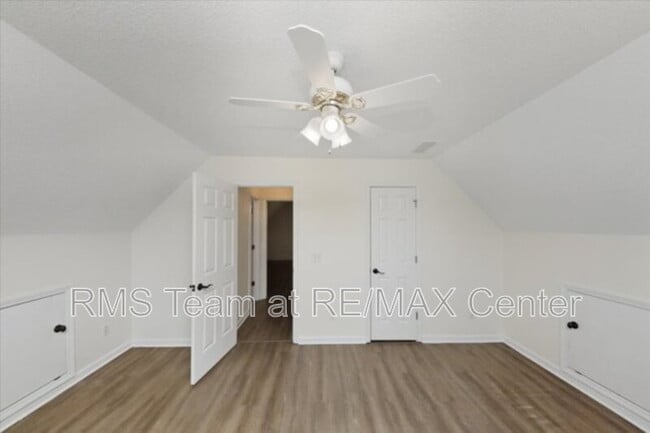 Building Photo - 2515 Lakeview Trail