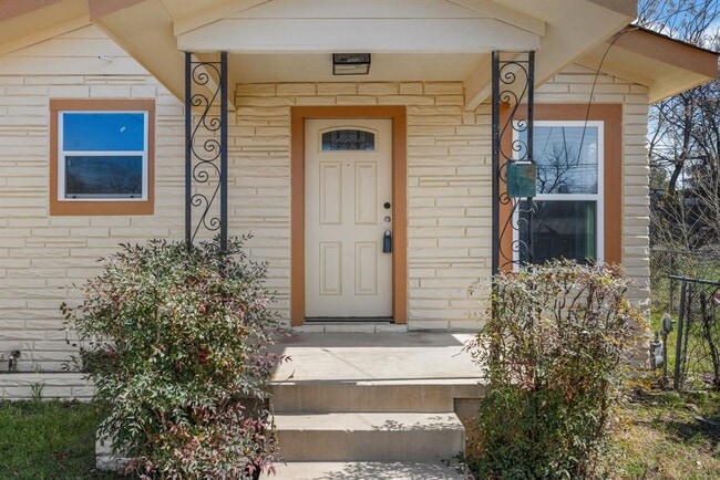 Building Photo - 1181 Graham St