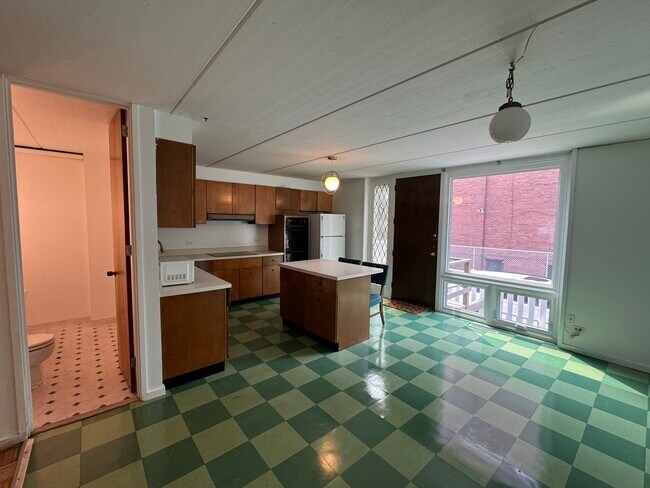 Building Photo - 5140 S Dorchester Ave