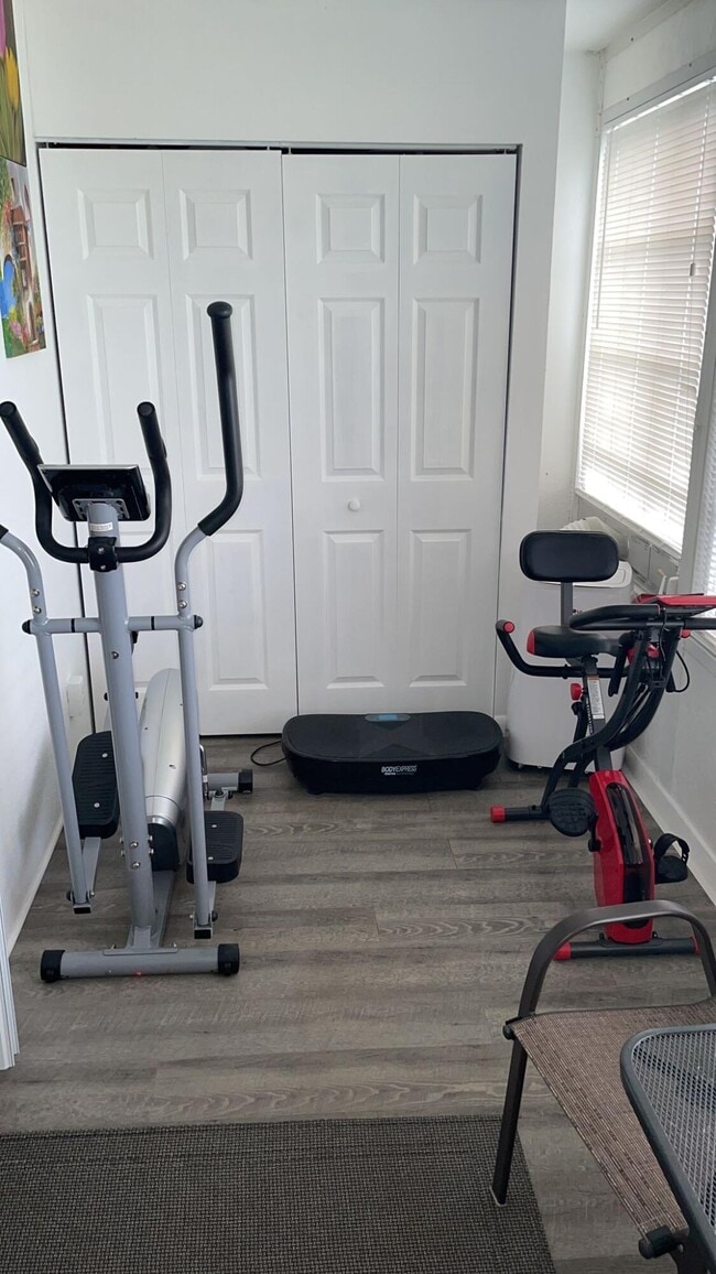 Building Photo - 2052 Cornwall C