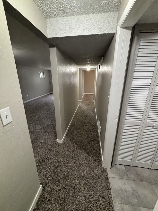 Building Photo - 3495 Montebello Dr W