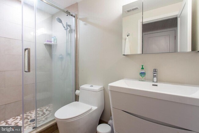 Building Photo - 2009 Oakford St