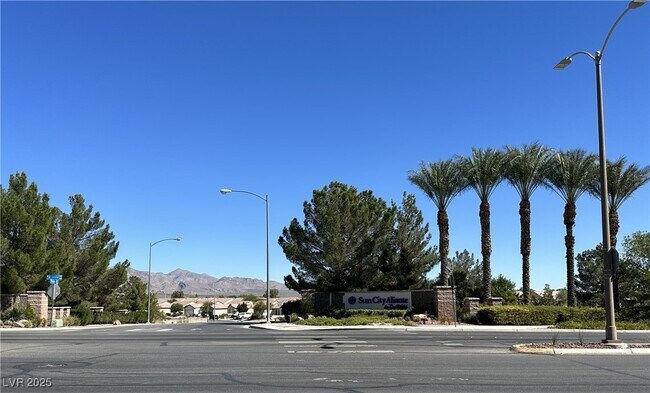 Building Photo - 7922 N Crested Starling Ct