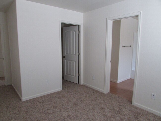 Building Photo - 2456 Hannah Ln