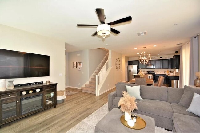 Building Photo - 6856 E Geary St