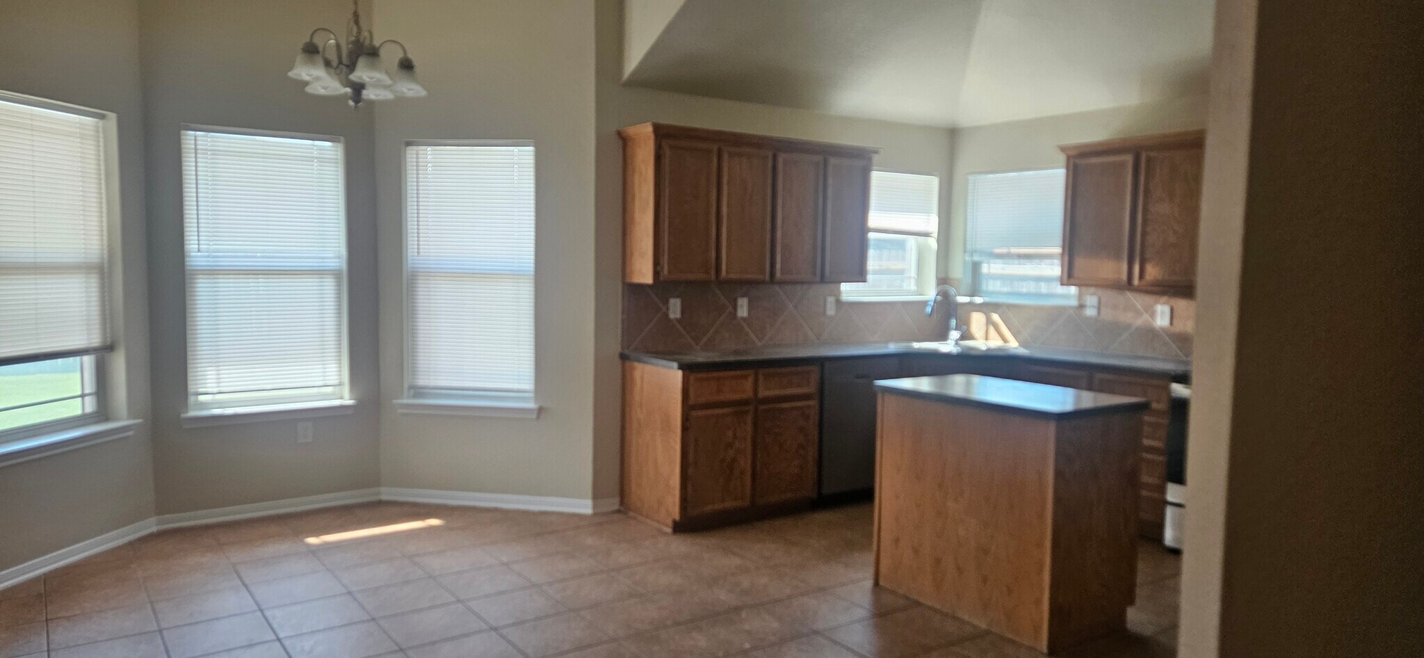 Building Photo - 2415 Merle Dr