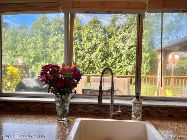 Building Photo - 5255 Folkstone Dr