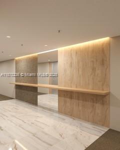 Building Photo - 801 N Venetian Dr