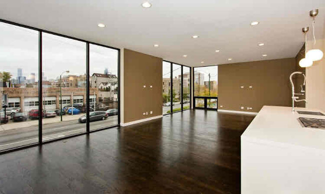 Building Photo - 622 N Ashland Ave