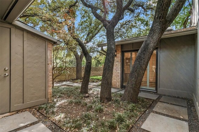 Building Photo - 50 Woodstone Square