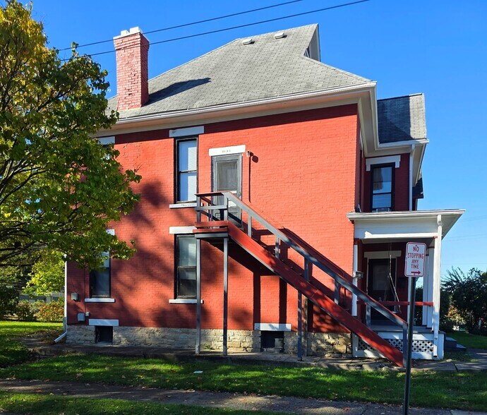 Primary Photo - 45 1/2 E Duncan St