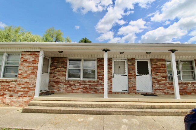 Primary Photo - Adorable 1 Bed, 1 Bath Apartment in Bridge...