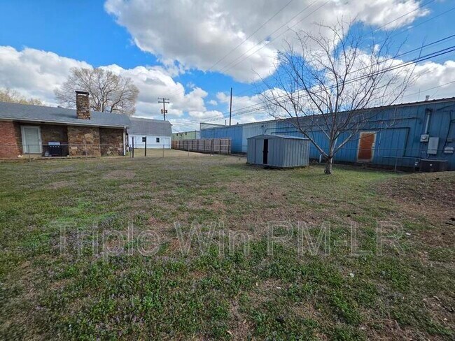 Building Photo - 1408 Johnson St