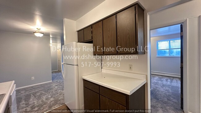 Building Photo - Lower level apartment - 2 bed 1 bath in La...