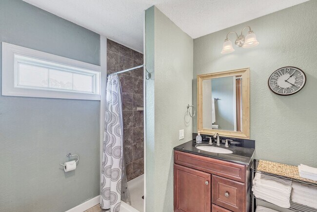 Building Photo - 177 Hoots Dr