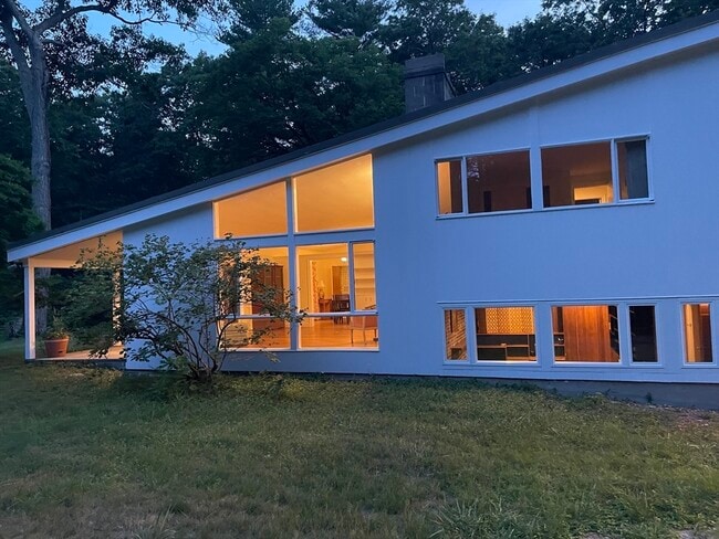 Building Photo - 60 Shaw Dr