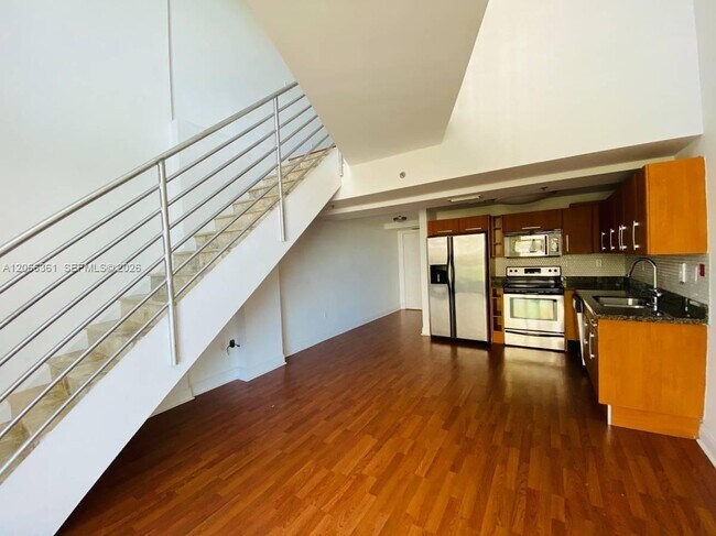 Building Photo - 6362 Collins Ave