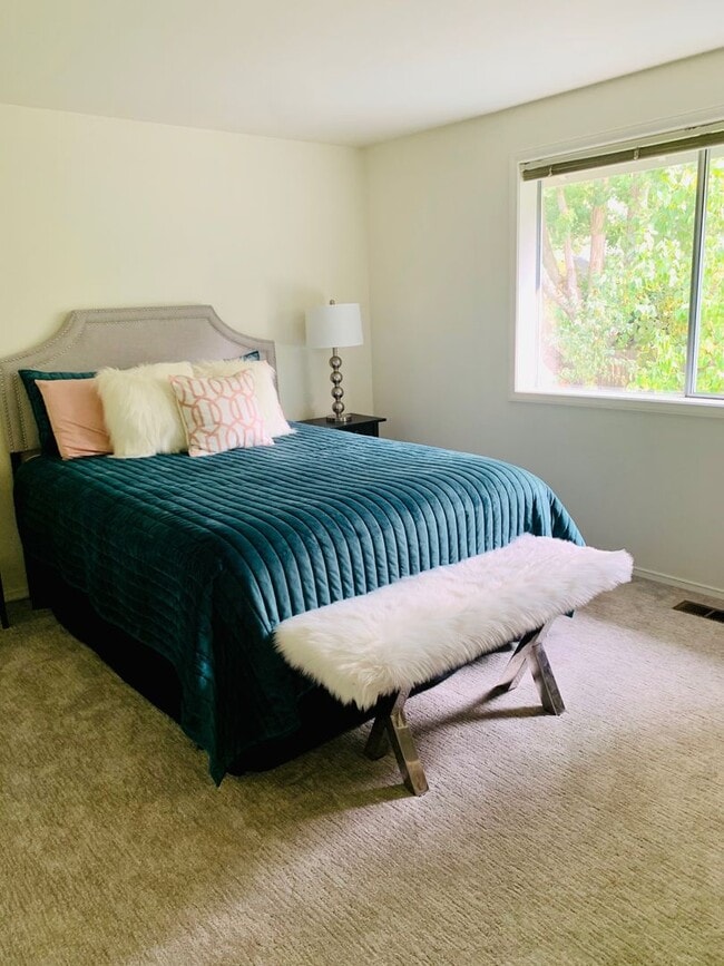 Building Photo - 4-Bedroom Single-Family Home on Quiet Cul-de-Sac