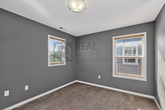 Building Photo - 1651 SW Arlan Dr