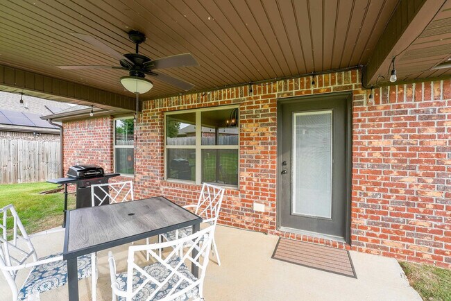 Building Photo - 967 Glass St