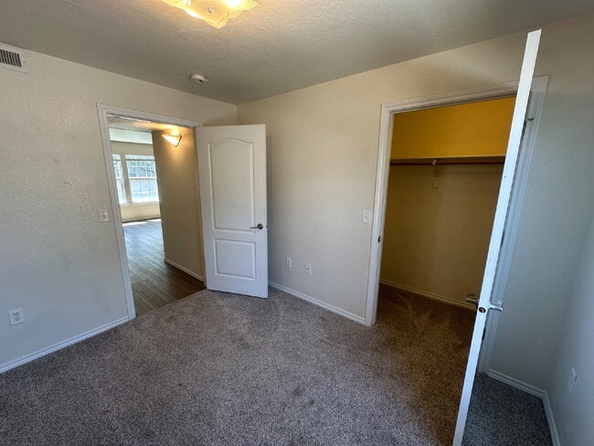 Building Photo - "Charming 2-Bed, 2-Bath Haven in Boise – Spacious 985 Sq Ft Retreat!"