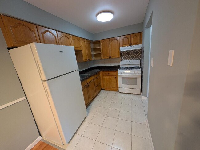 Building Photo - 5858 W 87th St