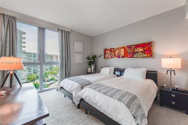 Building Photo - 1331 Brickell Bay Dr