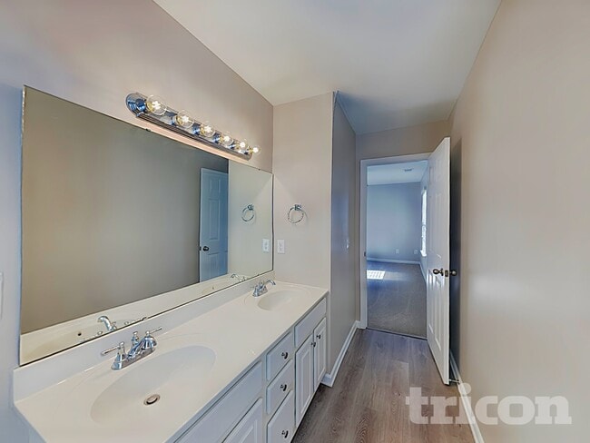 Building Photo - 137 Chatham Trace