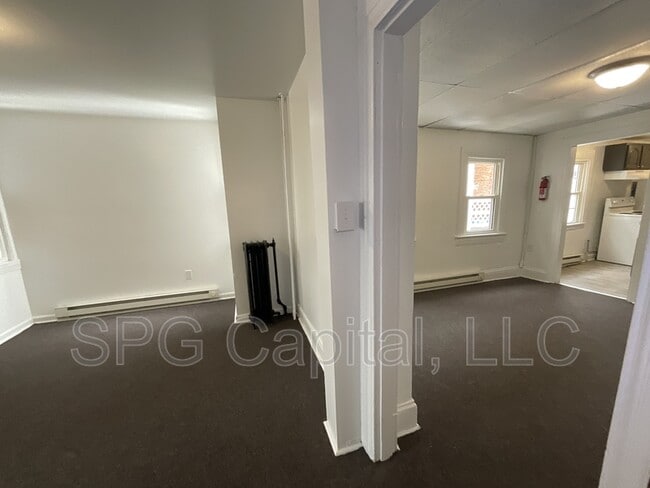 Building Photo - 928 W Princess St