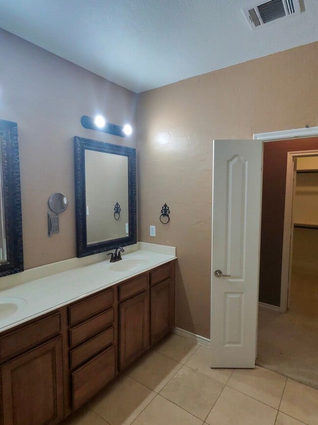 Building Photo - 6072 Pisa Ln