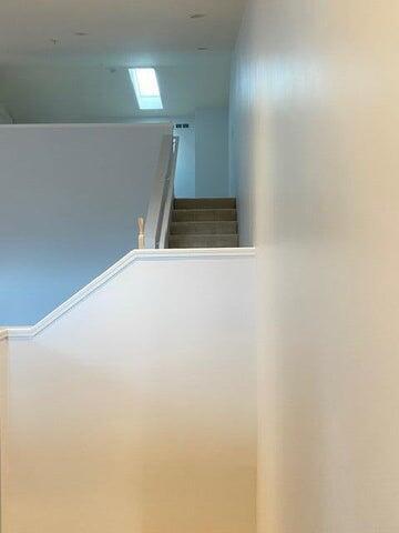 Building Photo - 119 W Oakbrook Dr