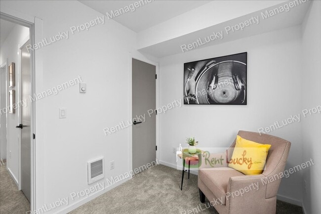 Building Photo - Like-New 2-Bedroom Townhome in Seattle w/R...