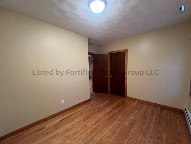 Building Photo - 106 Tuttle St