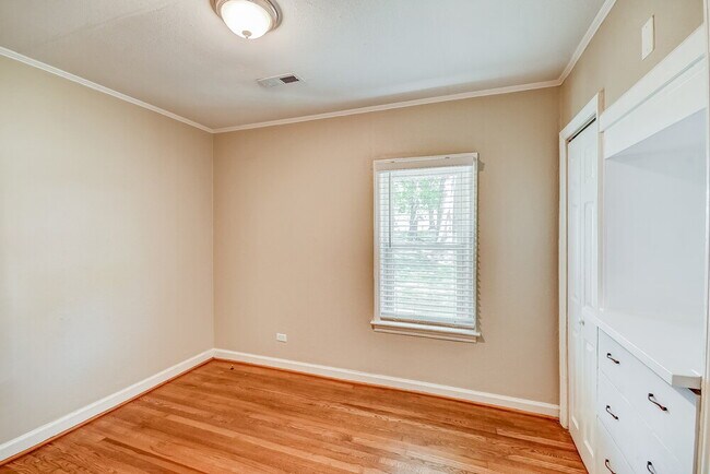 Building Photo - 937 9th Ave