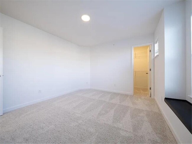 Building Photo - 1073 Jubert Dr